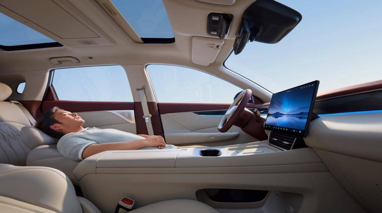 空間/配置越級(jí),性能兼顧節(jié)能,東風(fēng)風(fēng)神L8成都車展上市