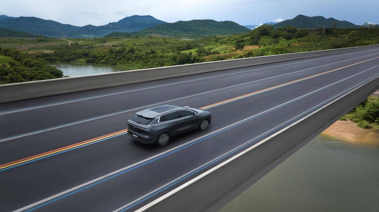 空間/配置越級(jí),性能兼顧節(jié)能,東風(fēng)風(fēng)神L8成都車展上市