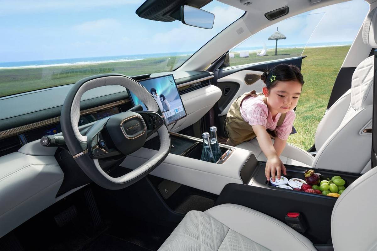 “給你點顏色看看”,16萬級智能電混四驅(qū)轎車來攪局了