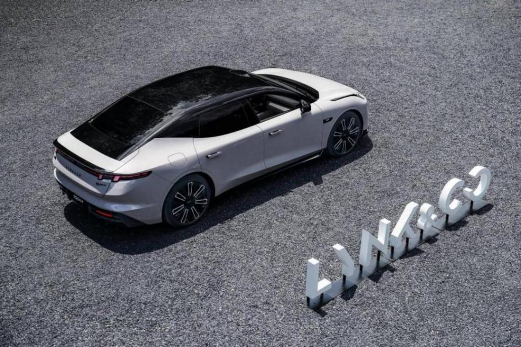 “給你點顏色看看”,16萬級智能電混四驅(qū)轎車來攪局了