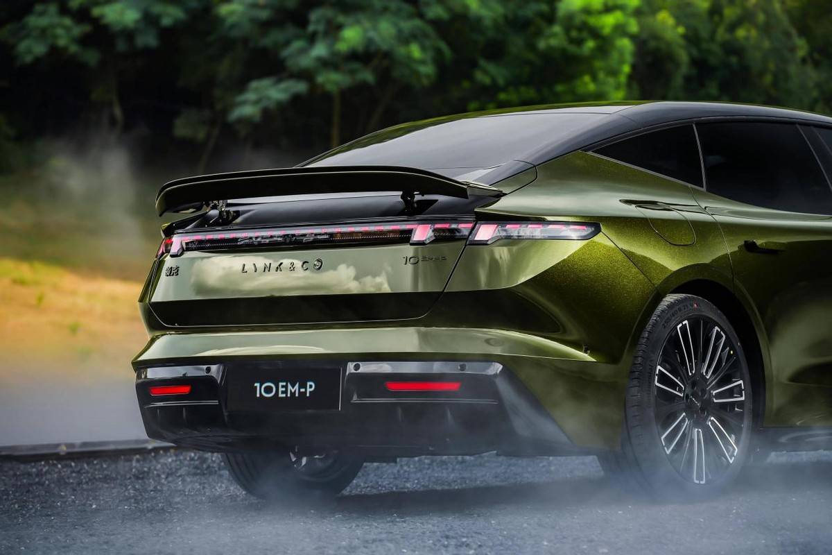 “給你點顏色看看”,16萬級智能電混四驅(qū)轎車來攪局了