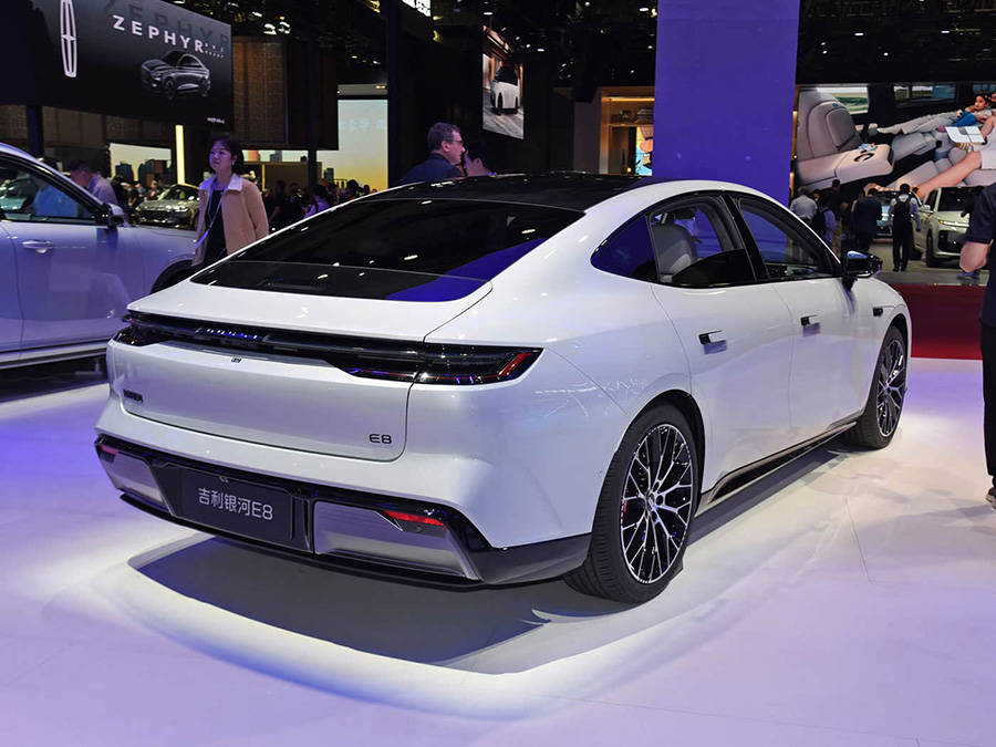 吉利銀河E8長(zhǎng)續(xù)航車型上市 售價(jià)16.18萬(wàn)起/610km續(xù)航