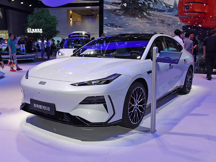 吉利銀河E8長(zhǎng)續(xù)航車型上市 售價(jià)16.18萬(wàn)起/610km續(xù)航