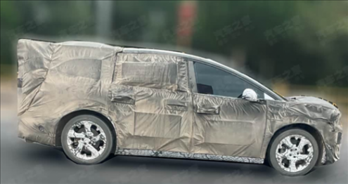 作為理想的旗艦車型,理想i9的整體車身尺寸和配置都將得到提升 尺寸更大/定位旗艦 疑似理想i9諜照曝光