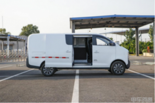 在“雙碳”戰略深化實施的背景下,新能源物流車不僅成為物流企業降本增效的利器,更成為推動交通運輸行業綠色轉型的核心力量 主機廠集體換了新身份