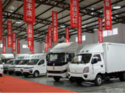 在“雙碳”戰略深化實施的背景下,新能源物流車不僅成為物流企業降本增效的利器,更成為推動交通運輸行業綠色轉型的核心力量 主機廠集體換了新身份