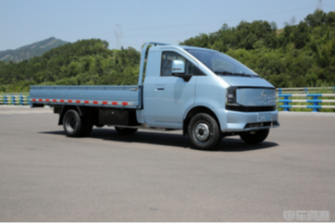 在“雙碳”戰略深化實施的背景下,新能源物流車不僅成為物流企業降本增效的利器,更成為推動交通運輸行業綠色轉型的核心力量 主機廠集體換了新身份