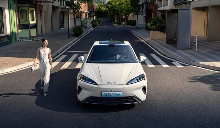 2026款海豹07DM-i上市,14.98萬起實現(xiàn)”入門即滿配“