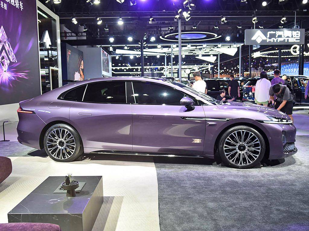 想買中大型車的注意!昊鉑A800要來了,配乾崑智駕、鴻蒙座艙