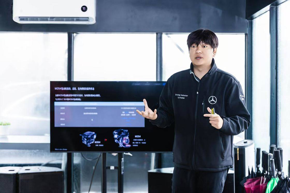 2025梅賽德斯-奔馳長軸距GLC SUV 城市越野試駕之旅