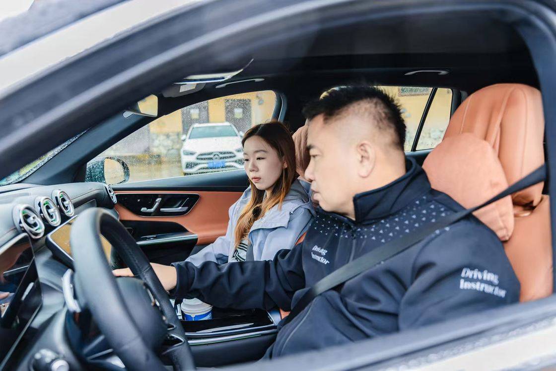 2025梅賽德斯-奔馳長軸距GLC SUV 城市越野試駕之旅