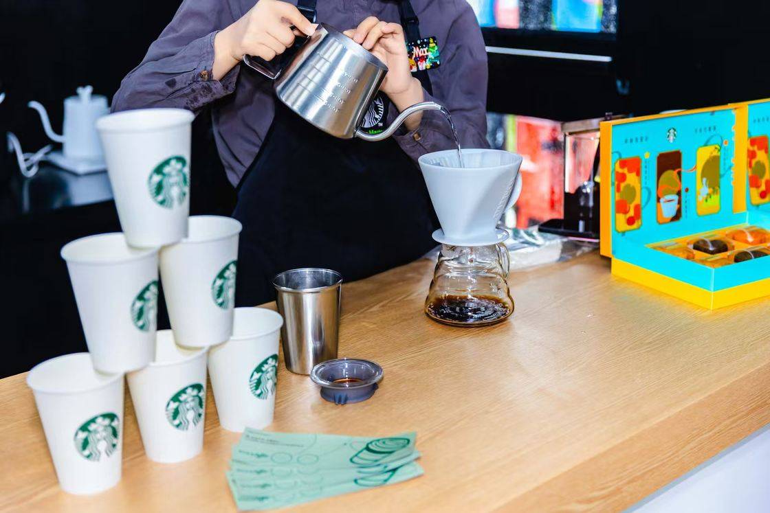 2025梅賽德斯-奔馳長軸距GLC SUV 城市越野試駕之旅