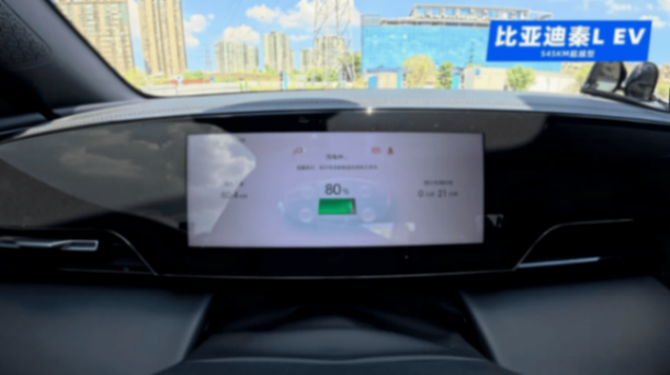 10萬級純電家轎二選一,誰才是“顧家”的最優解?