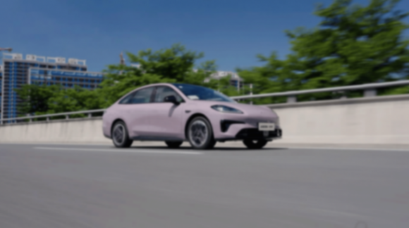 10萬級純電家轎二選一,誰才是“顧家”的最優解?