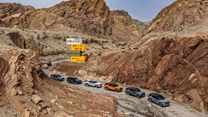 以“探險”之名,向沙海問路!福特探險者“死亡之海”塔克拉瑪干全場景穿越