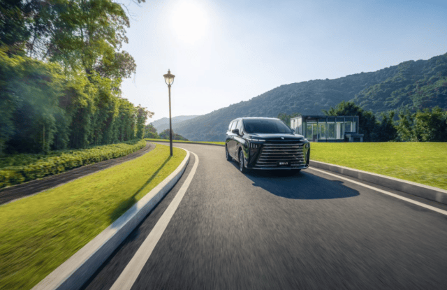 霸榜三大平臺(tái)MPV口碑首位!2025MPV大黑馬,星海V9火了!