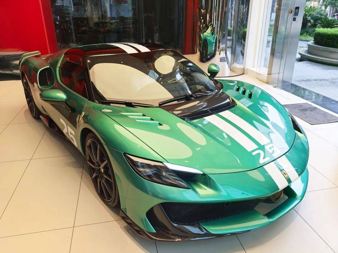 法拉利296 Speciale承襲法拉利Challenge Stradale、法拉利430 Scuderia、法拉利458 Speciale與法拉利488 Pista等特別版車型的精髓