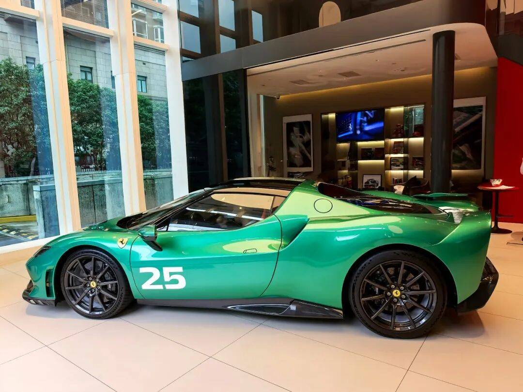 法拉利296 Speciale承襲法拉利Challenge Stradale、法拉利430 Scuderia、法拉利458 Speciale與法拉利488 Pista等特別版車型的精髓