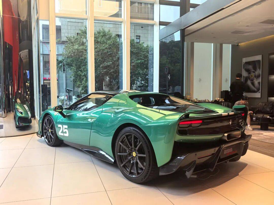 法拉利296 Speciale承襲法拉利Challenge Stradale、法拉利430 Scuderia、法拉利458 Speciale與法拉利488 Pista等特別版車型的精髓