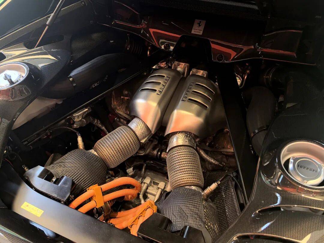 法拉利296 Speciale承襲法拉利Challenge Stradale、法拉利430 Scuderia、法拉利458 Speciale與法拉利488 Pista等特別版車型的精髓