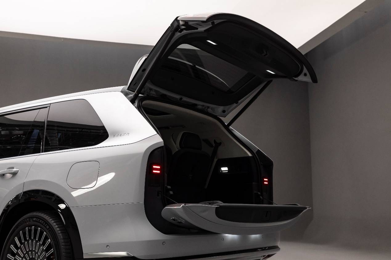 技術(shù)旗艦的新奢華風(fēng)向,極氪竟交出了四個(gè)答卷