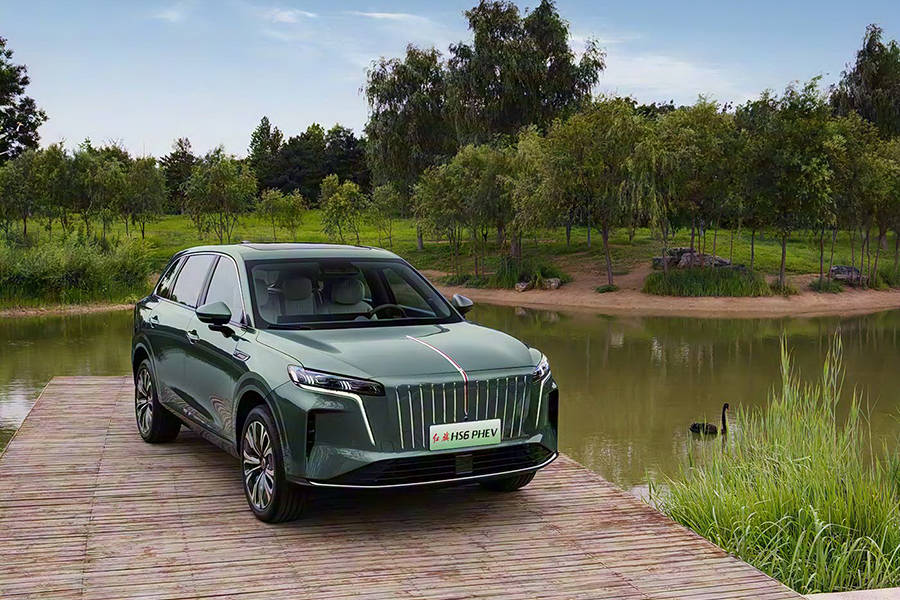 配備中控臺雙聯屏/車載冰箱等 紅旗HS6 PHEV內飾亮相