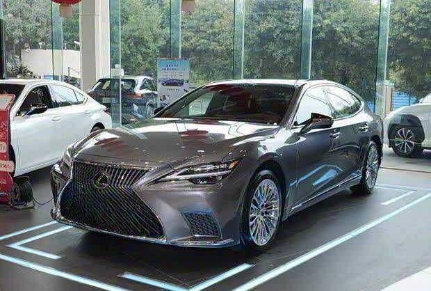 雷克薩斯LS概念車震撼首發!六輪MPV顛覆想象