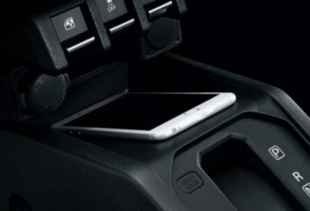 那么,話說回來,哪些新車更值得消費者關注?在10萬級燃油SUV市場中,有兩款車型值得關注,一款是剛剛上市的新款長安CS75 PRO,一款是吉利博越。接下來,我們看看這兩款車型都有啥特點,對于家庭用戶來說,選誰更劃算?