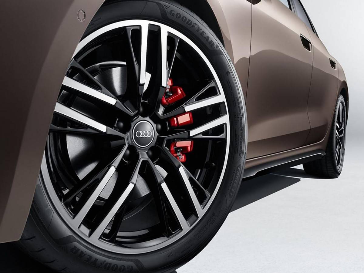 燃油車不行了?20多萬的豪華品牌中型車,一天銷量就過千了