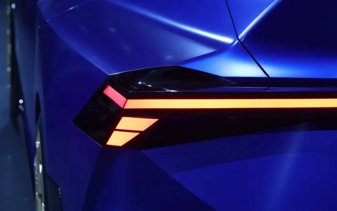 斯巴魯全新STI概念車亮相車展,電動+燃油,久違了!