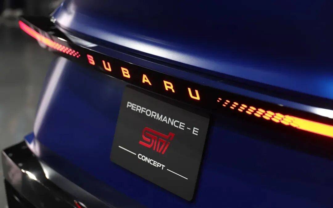 斯巴魯全新STI概念車亮相車展,電動+燃油,久違了!