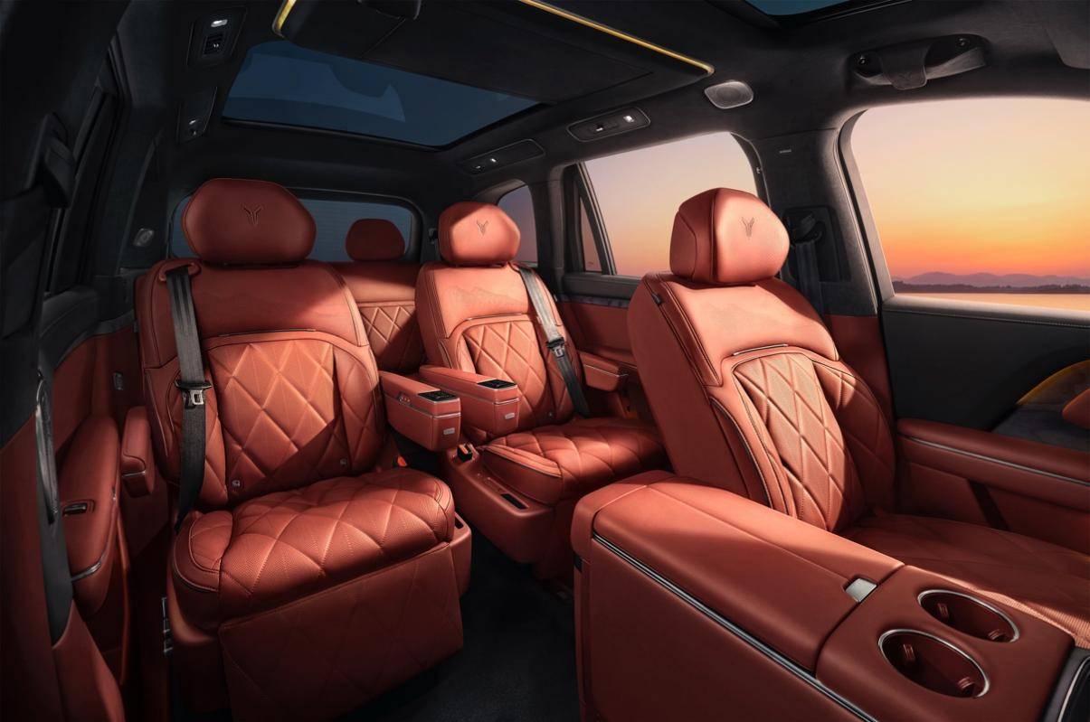 嵐圖泰山座艙首發亮相,最新版鴻蒙座艙,座椅音響重新定義豪華