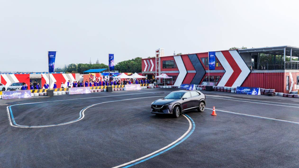 王心凌空降助陣!長安馬自達2025粉絲盛典開啟電動化新篇章