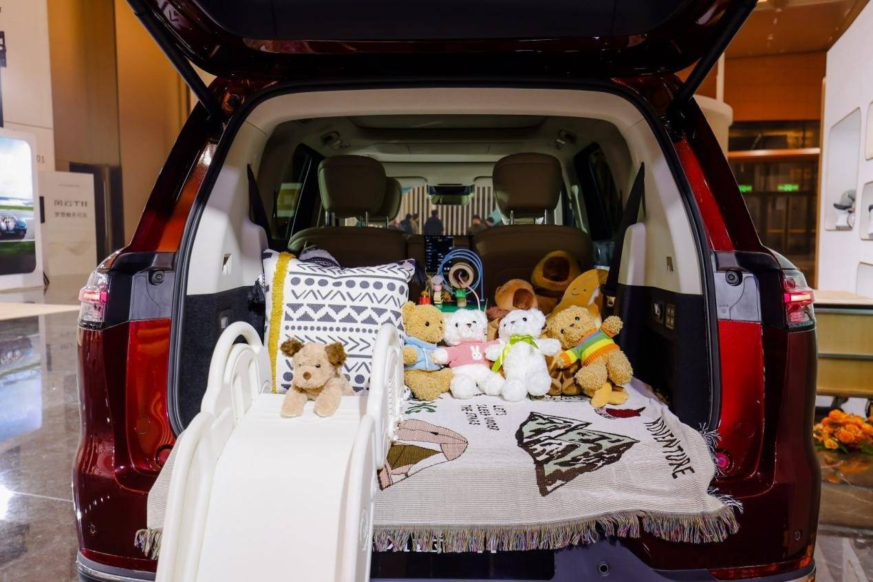 大六座增程式SUV風(fēng)云T11正式上市,17.99萬元至23.99萬元