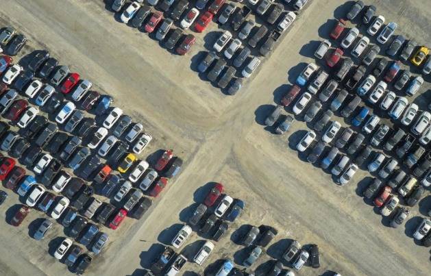 二手車市場里,新能源車正在上演一場冰與火的悲喜劇?保值率成電動車硬傷!