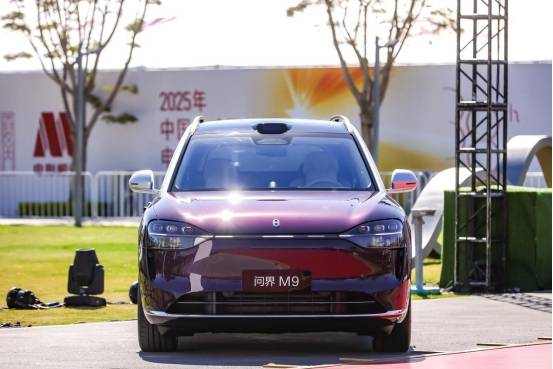 問界M9閃耀2025中國(guó)電影金雞獎(jiǎng)?lì)C獎(jiǎng)典禮,樹立跨界融合新典范