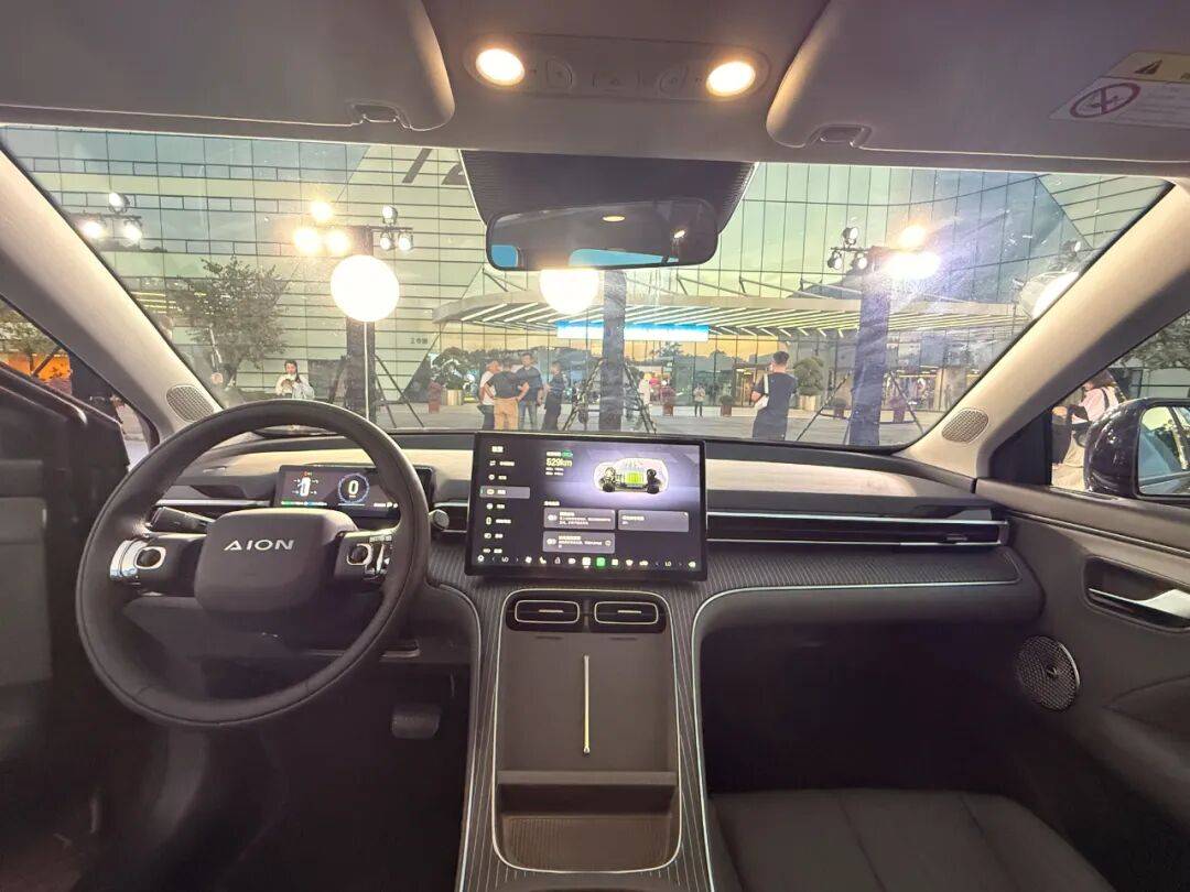 限時(shí)10.48萬(wàn)元起,AION i60上市:星源增程+寬敞大五座