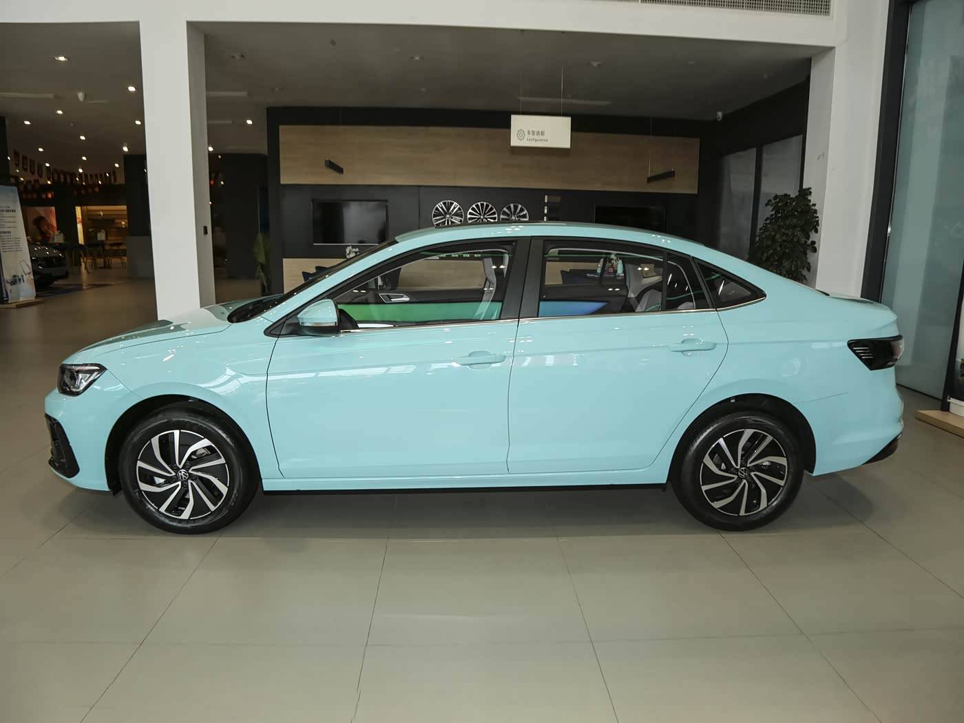 上汽大眾朗逸Pro終于官宣11月17日正式上市,這款基于MQB-EVO平臺打造的換代車型