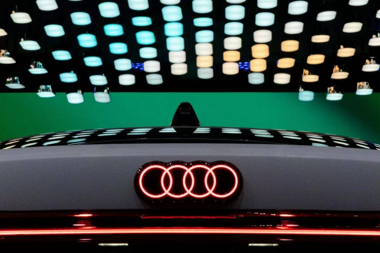 拒絕快消品邏輯!奧迪Q7用硬核實(shí)力,書(shū)寫(xiě)116年造車(chē)專(zhuān)家答卷