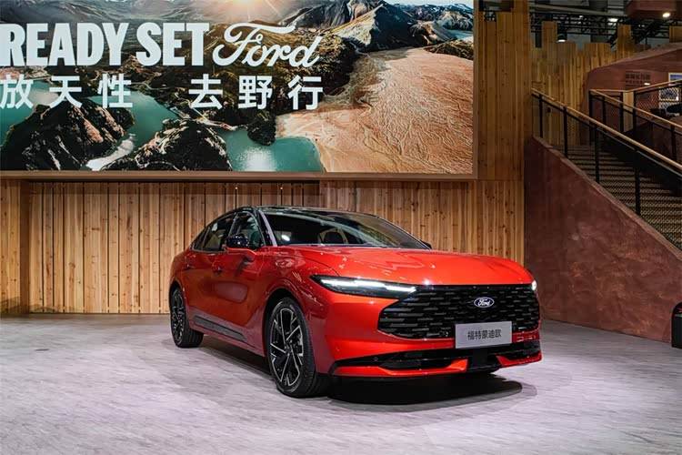 在廣州車展看福特破局,智趣烈馬與新蒙迪歐齊發(fā),打造成了一個充滿趣味的“戶外主題樂園”