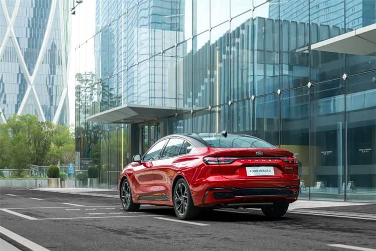 在廣州車展看福特破局,智趣烈馬與新蒙迪歐齊發(fā),打造成了一個充滿趣味的“戶外主題樂園”