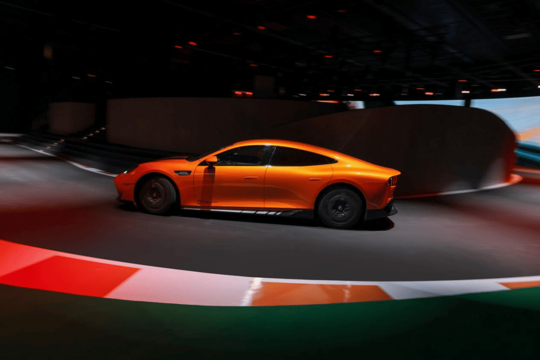 百年星徽向新行,奔馳廣州車展的經典與創新之約