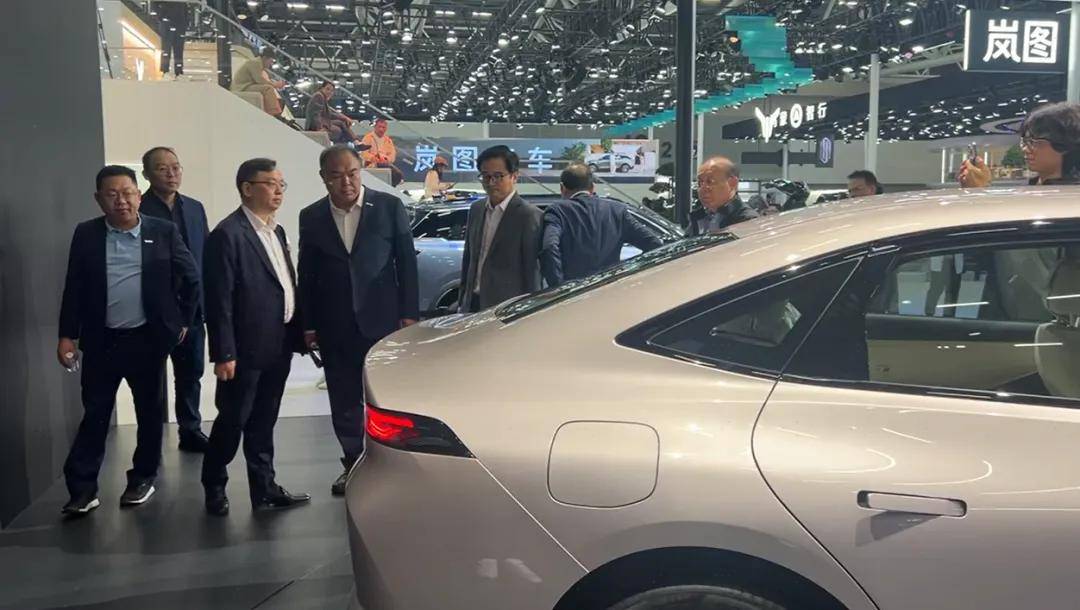 看了東風(fēng)日產(chǎn)N6 王傳福表情都凝重了