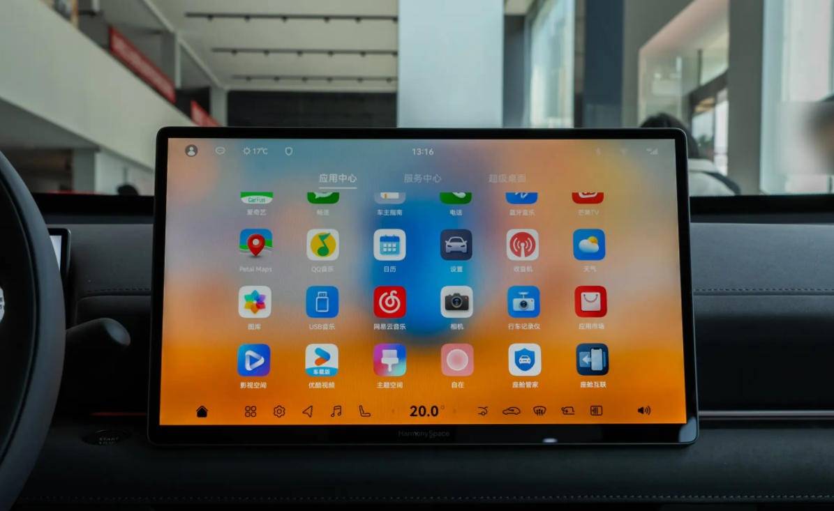 2026款天籟怎么樣?鴻蒙座艙和天籟油車匹配嗎?大沙發(fā)也有缺點?