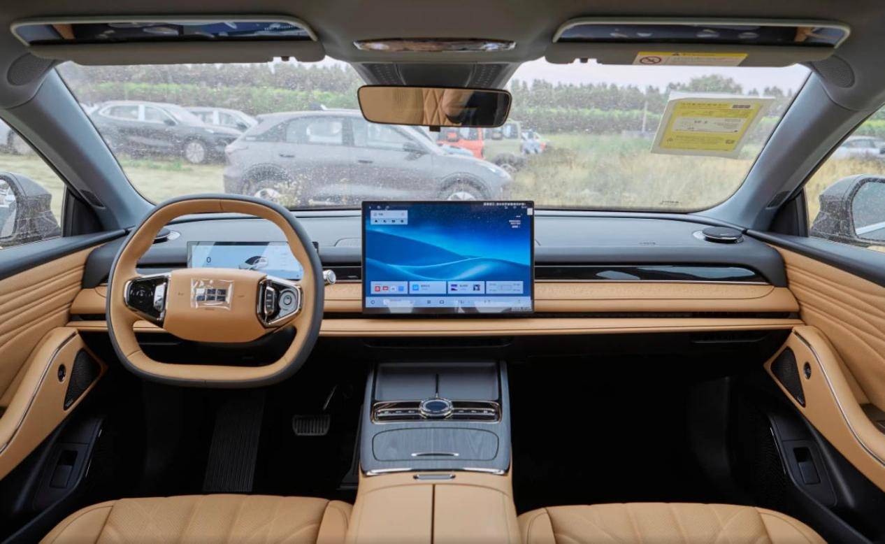 2026款天籟怎么樣?鴻蒙座艙和天籟油車匹配嗎?大沙發(fā)也有缺點?