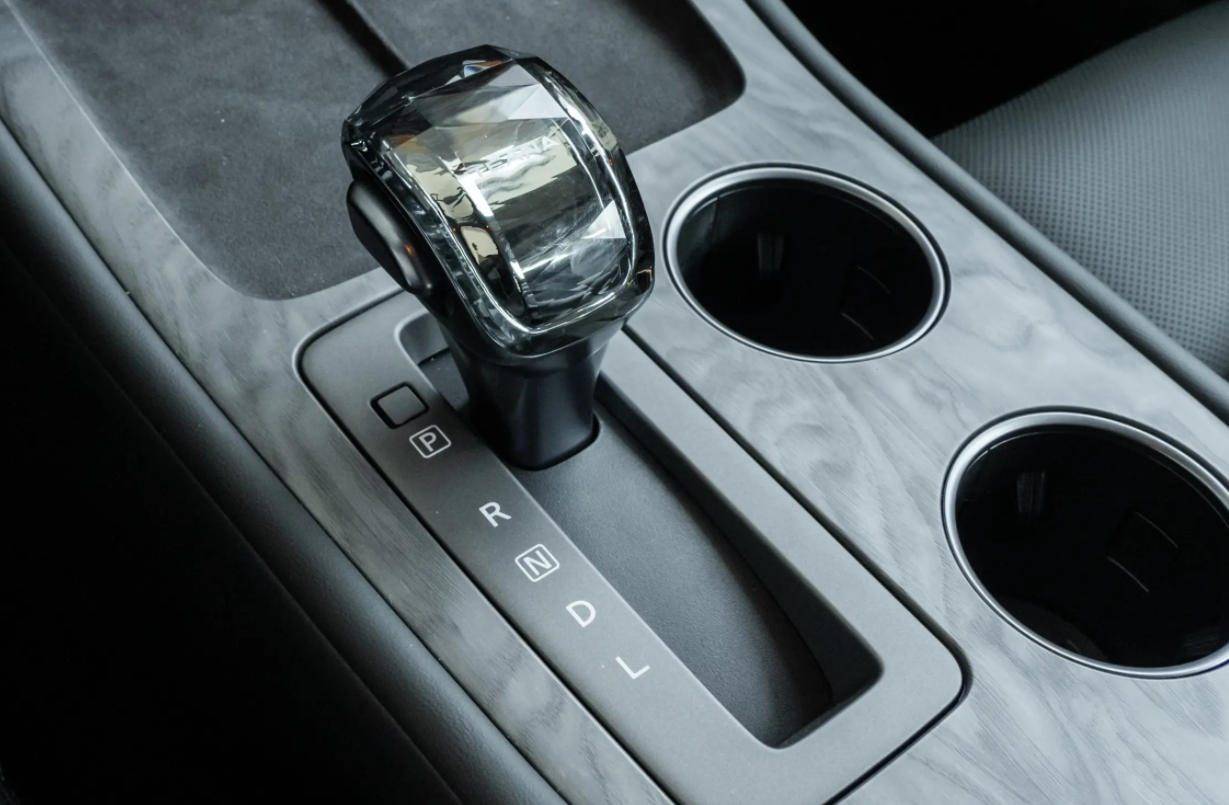 2026款天籟怎么樣?鴻蒙座艙和天籟油車匹配嗎?大沙發(fā)也有缺點?