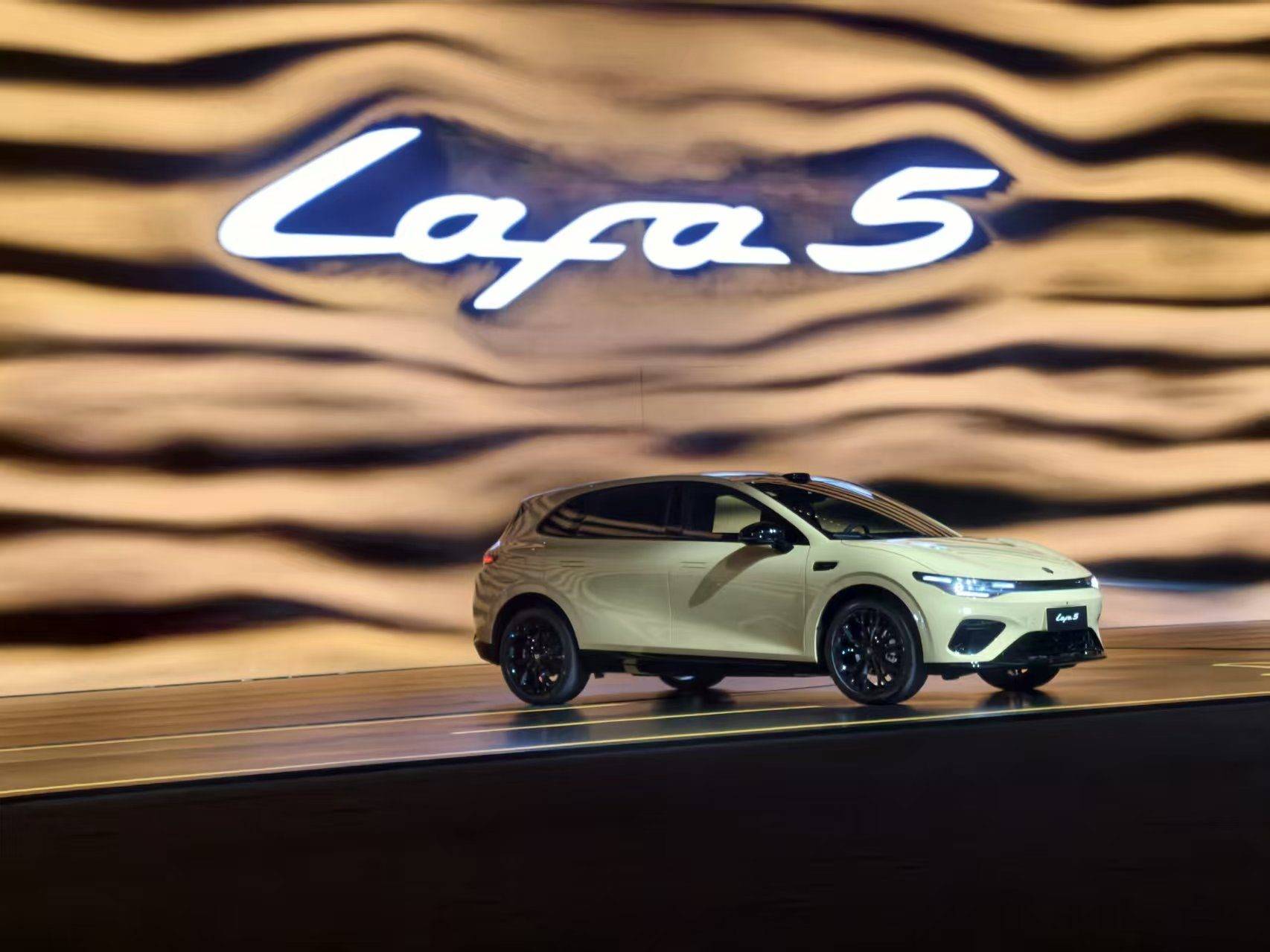 限時9.28萬起,零跑Lafa5正式上市,新勢力的兩廂純電轎跑來了!