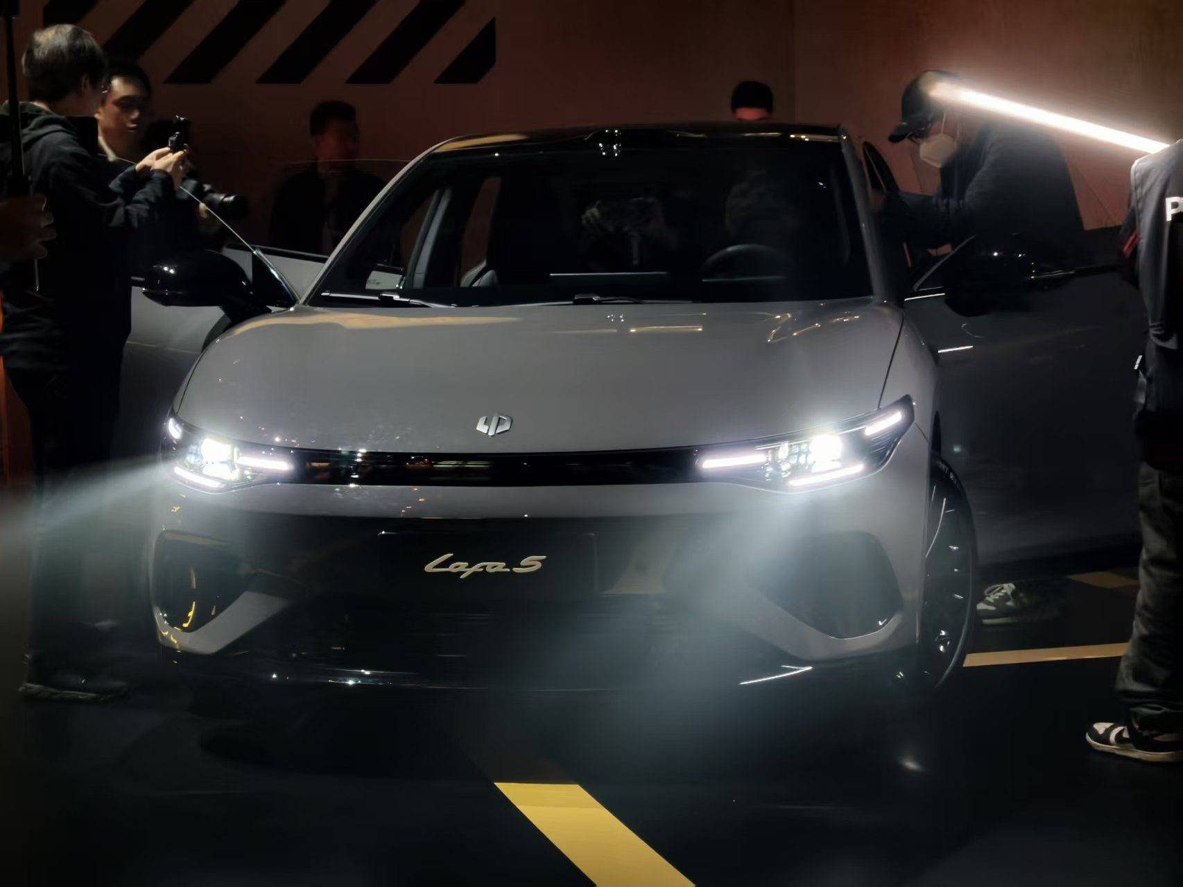 限時9.28萬起,零跑Lafa5正式上市,新勢力的兩廂純電轎跑來了!