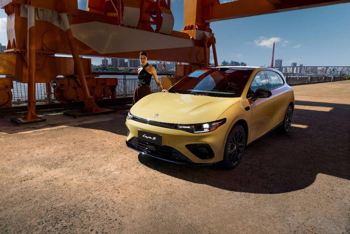 零跑Lafa5限時驚喜價9.28-11.68萬 填補10萬級純電運動轎跑市場空白