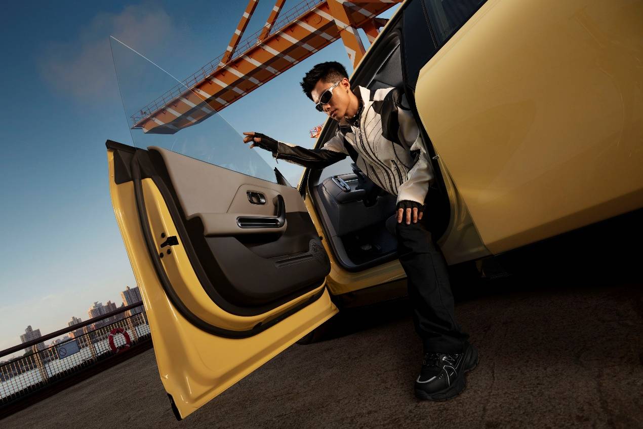 零跑Lafa5限時驚喜價9.28-11.68萬 填補10萬級純電運動轎跑市場空白